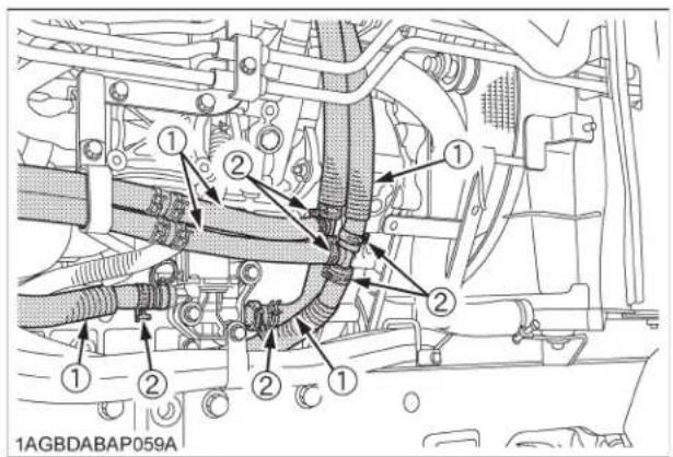 KUBOTA M5111 - ■ Vérification des tuyaux souples du radiateur et des colliers - 4