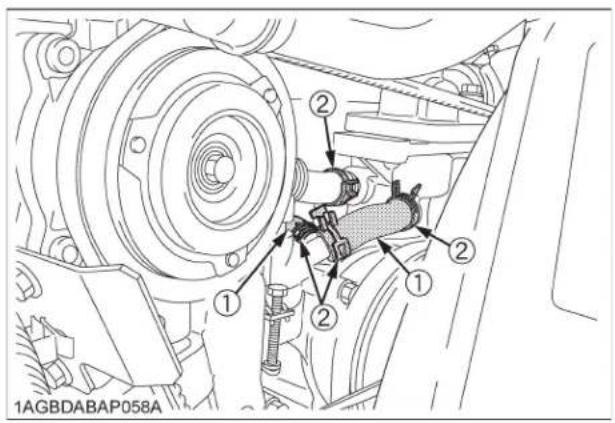 KUBOTA M5111 - ■ Vérification des tuyaux souples du radiateur et des colliers - 2