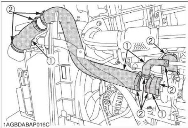 KUBOTA M5111 - ■Vérification de la conduite d'entrée d'air - 1