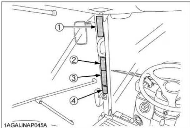 KUBOTA M6111 - AVERTISSEMENT - 1