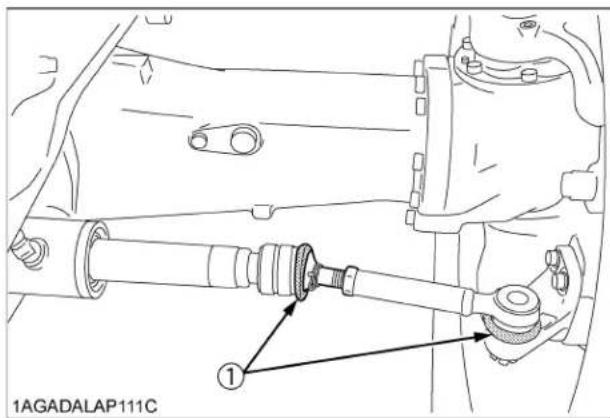 KUBOTA M6111 - ■Vérification du couvercle de poussière de la barre d'accouplement - 1