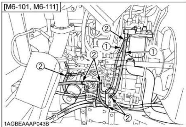 KUBOTA M6111 - ■Vérification des boyaux de carburant - 1