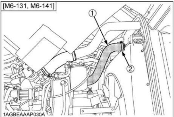 KUBOTA M6111 - ■ Vérification des tuyaux souples du radiateur et des colliers - 2