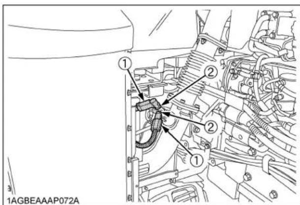 KUBOTA M6111 - ■Vérification du Tuyau du DEF/AdBlue® - 1