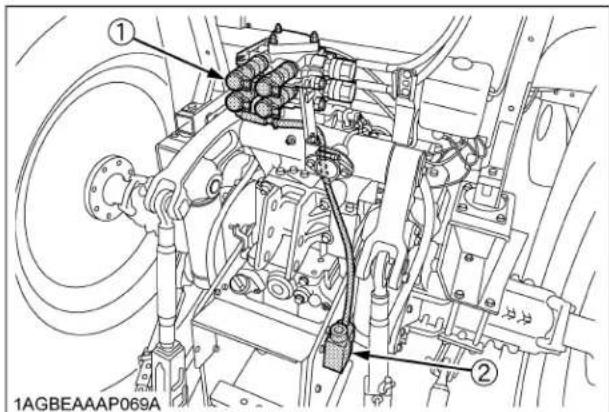 KUBOTA M6111 - ■Collecteur des écoulements des coupleurs de distributeur - 1