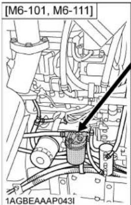 KUBOTA M6111 - ■ Vérification du séparateur d'eau - 2
