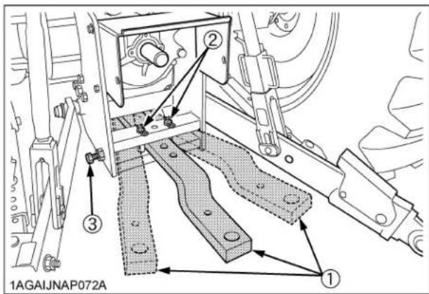 KUBOTA M6111 - ■Barre de traction à pivotement - 1