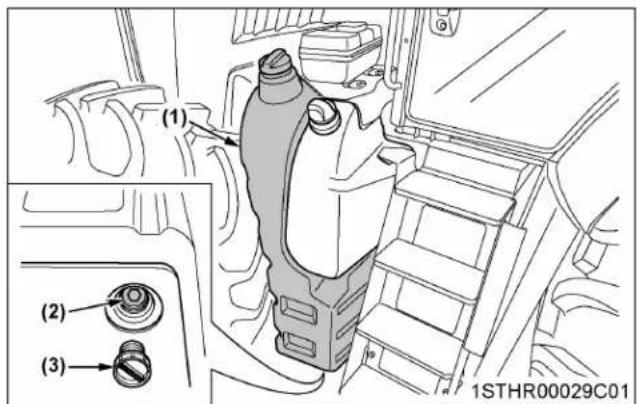 KUBOTA M7152 - Vidange d'eau du réservoir de carburant - 1