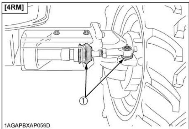 KUBOTA L3301 - Vérification du couvercle de poussière de la barre d'accouplement - 1