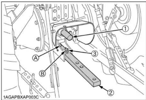 KUBOTA L3301 - Réglage de la longueur de la barre de traction - 1