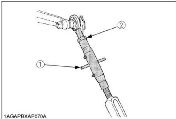 KUBOTA L3301 - Réglage de la tige de levage (droite) - 1