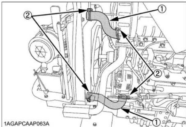 KUBOTA L3301 - Vérification des tuyaux couplés du radiateur et des colliers - 1