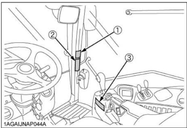 KUBOTA M6131 - AVERTISSEMENT - 1
