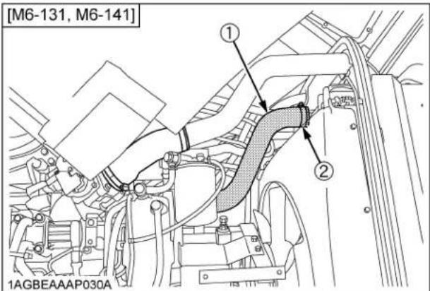 KUBOTA M6131 - ■ Vérification des tuyaux souples du radiateur et des colliers - 2