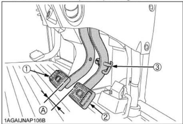 KUBOTA M6131 - ◆Vérification de la course des pédales de freins - 1