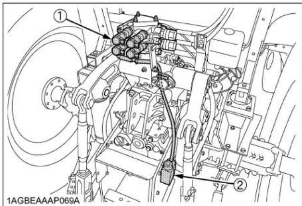KUBOTA M6131 - ■Collecteur des écoulements des coupleurs de distributeur - 1