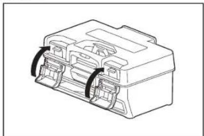 MAKITA DRC300 - Caring for and replacing the dust box and the filter - 8