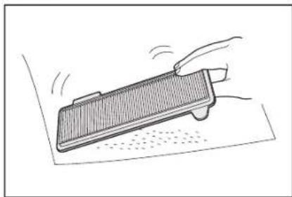 MAKITA DRC300 - Caring for and replacing the dust box and the filter - 4