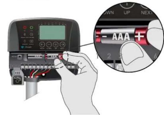 RAIN BIRD ST8Wifi - Installer les piles - 1