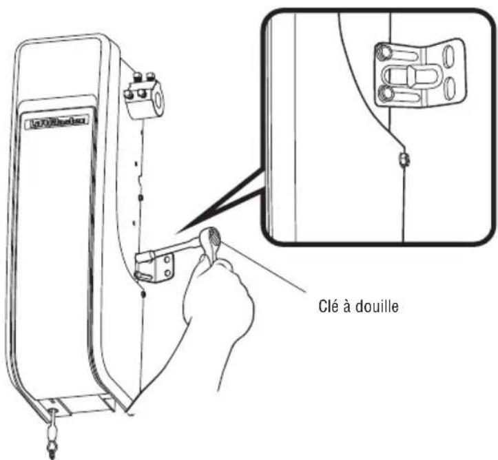 LIFT-MASTER LJ8900W - Fixez le support de montage à l'opérateur de porte - 2