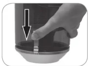 Cleanmaxx 09069 - Emptying the dust container - 2
