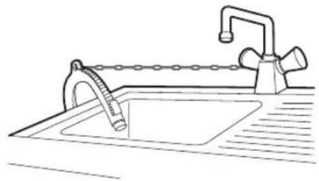 LG V9WD128H2 - Anschluss des Ablaufschlauchsmit der Winkelhalterung - 1