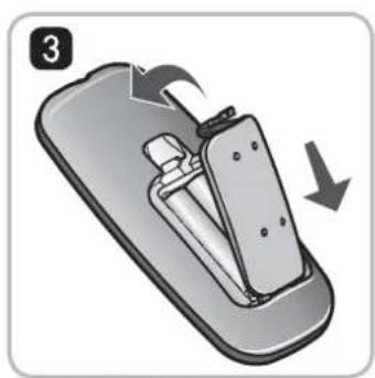 LG VR34406LV - Caricamento della batteria del telecomando - 3