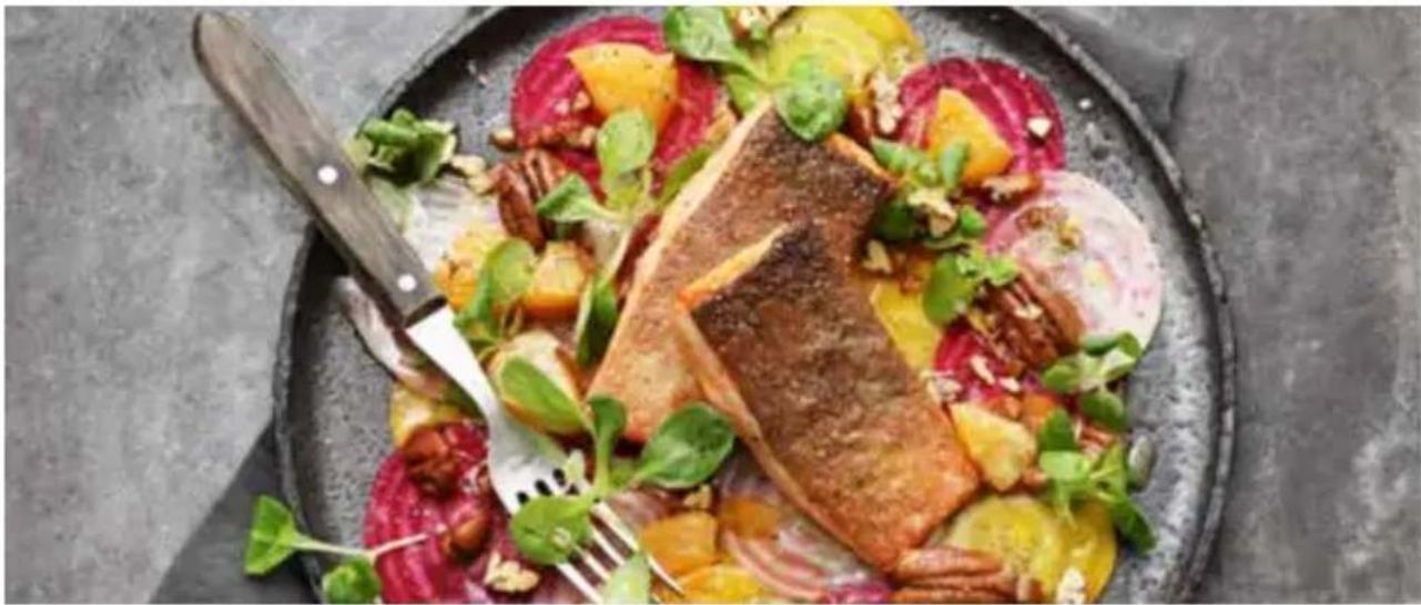 GRAEF SKS700 - Salmerino fritto con mandarini al carpaccio di barbabietola, Noci pecan e valerianella - 1