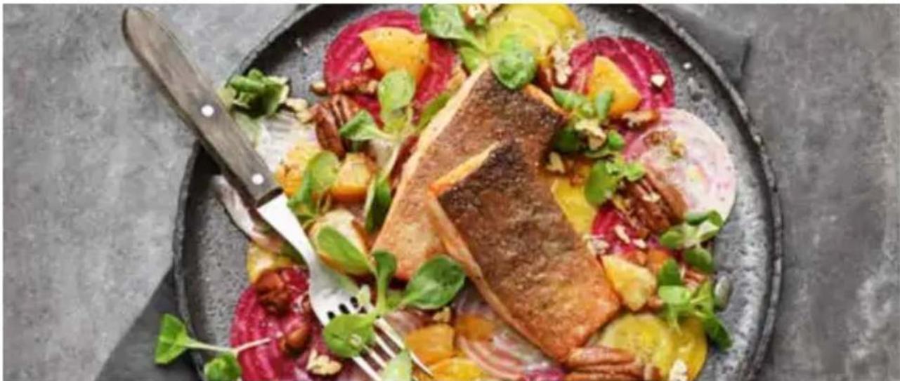 GRAEF SKS700 - Fried sea trout with beetroot carpaccio, mandarins, pecan nuts and lamb's lettuce - 1