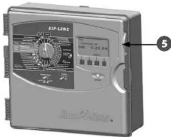 RAIN BIRD ESPLXMEF - Accéder au boîtier du programmateur Dépose de la porte du boîtier et du tableau de commande - 3