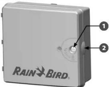 RAIN BIRD ESPLXMEF - Accéder au boîtier du programmateur Dépose de la porte du boîtier et du tableau de commande - 1