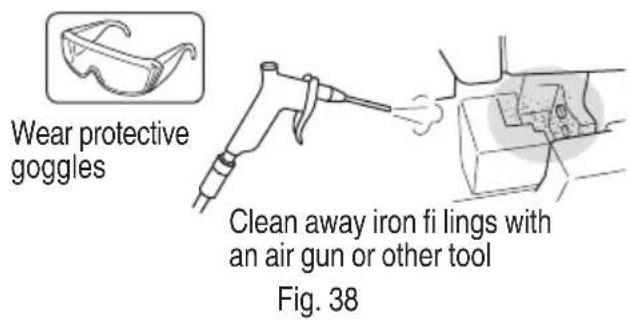 HiKOKI VB3616DA - Removing the lower cutter - 2