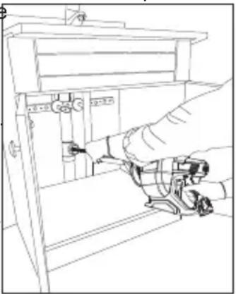 MILWAUKEE M12 257121 - Inserting Cable Into Drain - 1