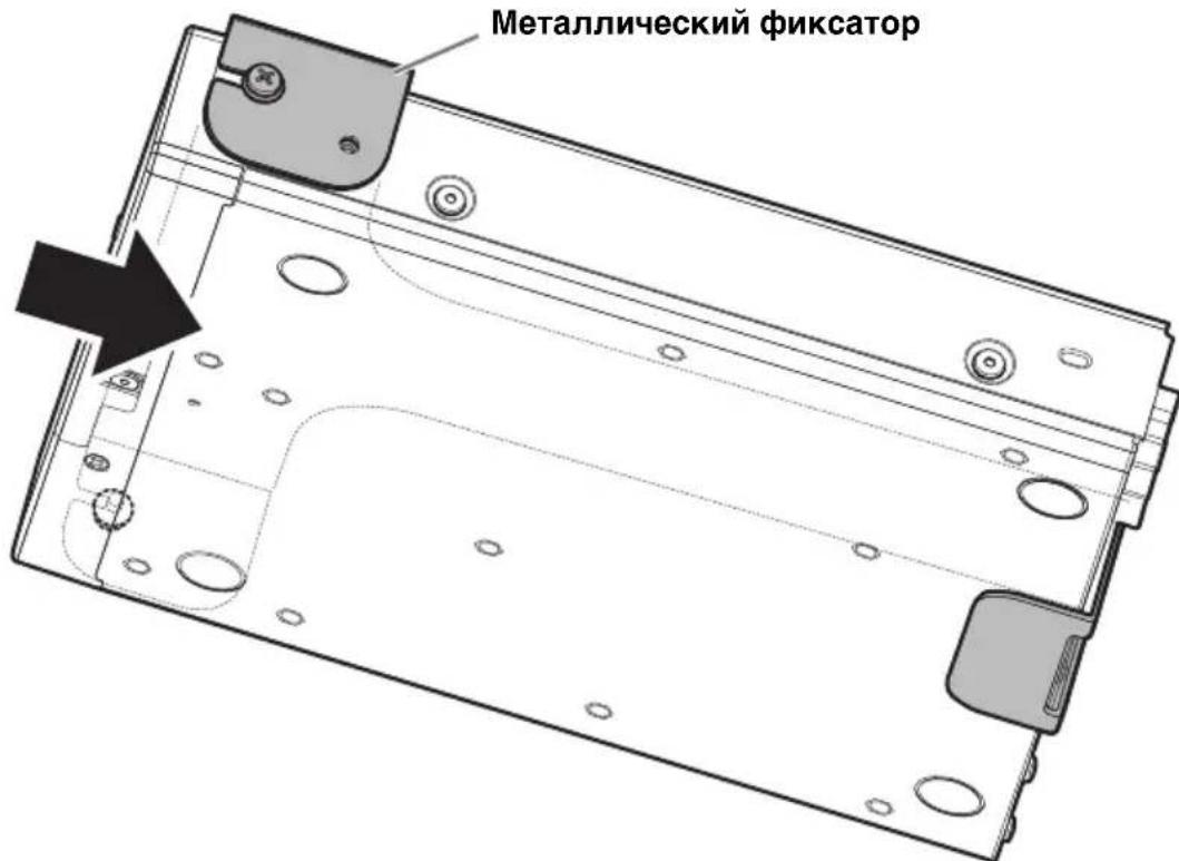 YAMAHA RMCR - Сдвиньте аппарат таким образом, чтобы винты, временно установленные в шаге 2, вошли в углубления на металлическом фиксаторе, прикрепленном с нижней стороны рабочего стола. - 1