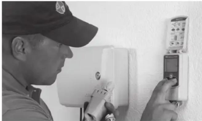 RAIN BIRD WR2 - Le programmateur d'arrosage DOIT etre ISOLE par un disjoncteur ou un interrupeur d'arret. - 3