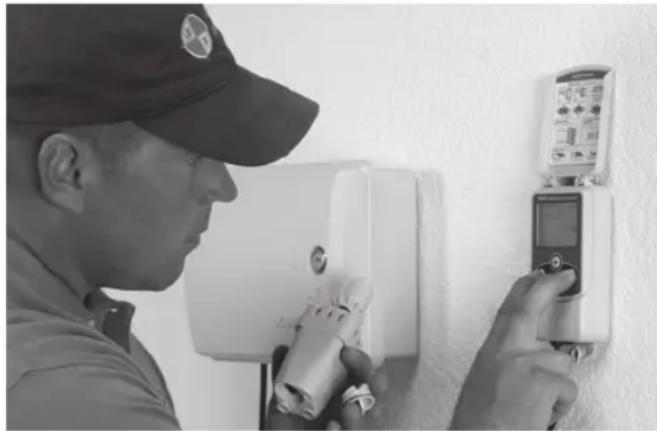 RAIN BIRD WR2 - ALTERACOs OU MODificacoes NAO EXPRESSAMENTE APROVADAS PELA ENTIDADE RESPONSAVEL PELA CONFORMIDADE PODEM ANULAR A AUTORIDADE DO UTILIZADOR PARA OPERAR O EQUIPAMENTO. - 1