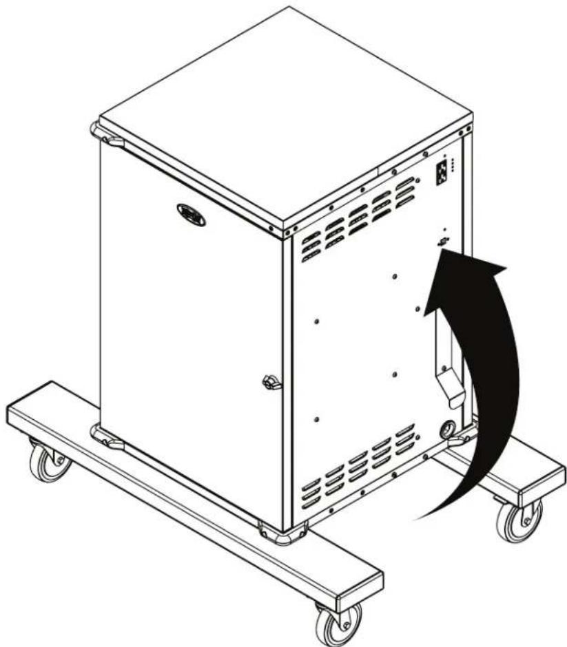 Tripp Lite CSC36DM - Enlever les 16 écrous de la bride retenant les roulettes et les mettre de côté pour être utilisées à l'étape suivante. enlever les roulettes. - 5