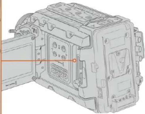 Blackmagic Design URSA Broadcast G2 - So legen Sie eine CFast-Karte ein: - 2
