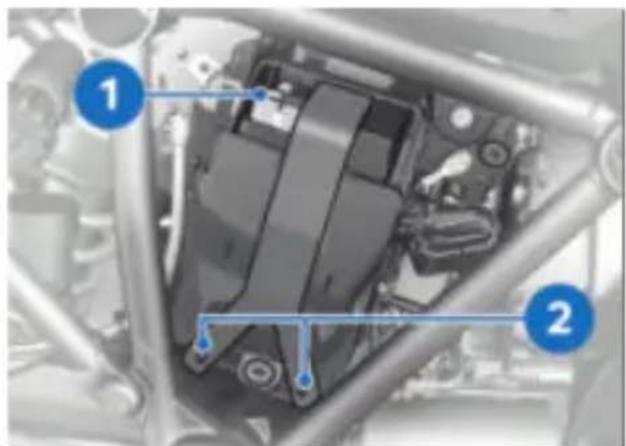 BMW R 1250 GS (2022) - Poser la batterie - 3