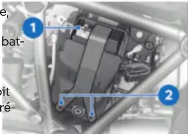 BMW R 1250 GS (2022) - Charger la batterie débranchée - 1