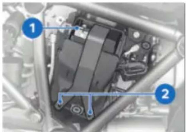 BMW R 1250 GS Adventure (2022) - Charger la batterie débranchée - 5