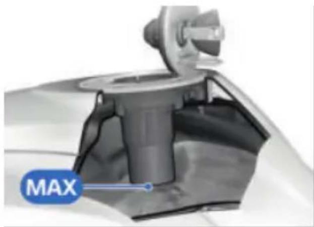 BMW R 1250 RT (2022) - Contact du carburant sur les surfaces en matière plastique - 2