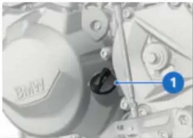 BMW F 850 GS (2022) - Faire l'appoint d'huile moteur - 3