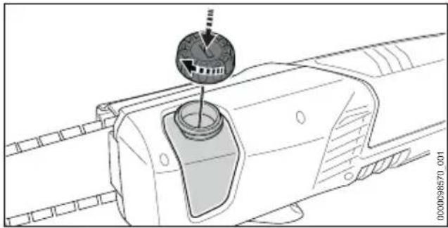 STIHL HTA 50 - Filling Up with Saw Chain Oil - 2