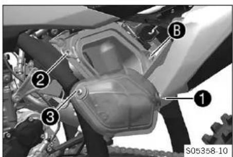 KTM 250 SXF (2023) - Monter le filtré à air - 3