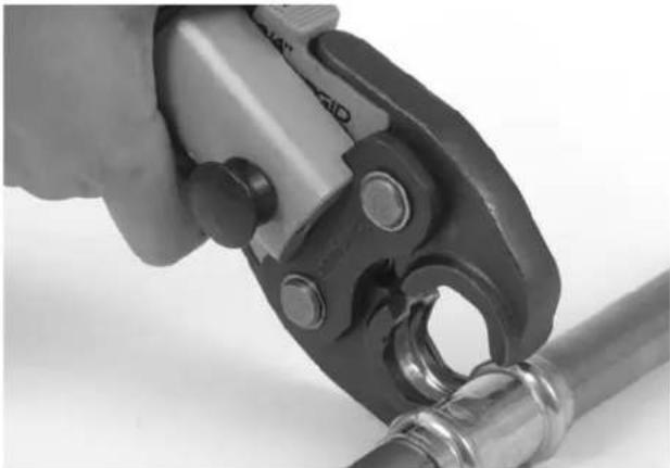 RIDGID RP 210 - Selladura de un acoplamiento con mordazas tradicionales tipo tijeras - 1