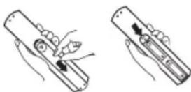OK ODL 40750FSTIB - Installieren der Batterie für die Fernbedienung - 1