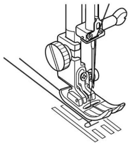 ELNA eXcellence 720 - Eingebauter Einfadler - 4