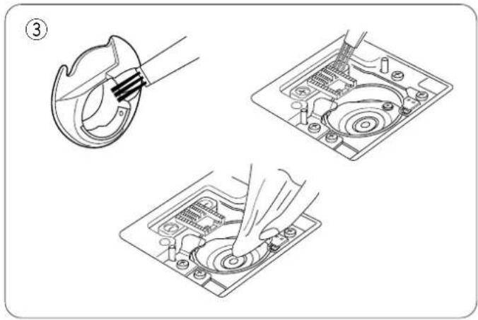 ELNA eXcellence 620 - Cleaning the Hook Area and Feed Dog - 1