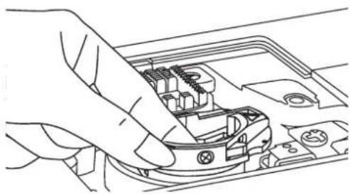 Bernette b79 - Monter la plaque à aiguille (plaque à aiguille pour point droit/cutwork) - 3